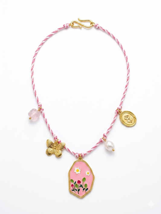 Collana Boho "Prato in Fiore" – Cordoncino Intrecciato e Charm Smaltati