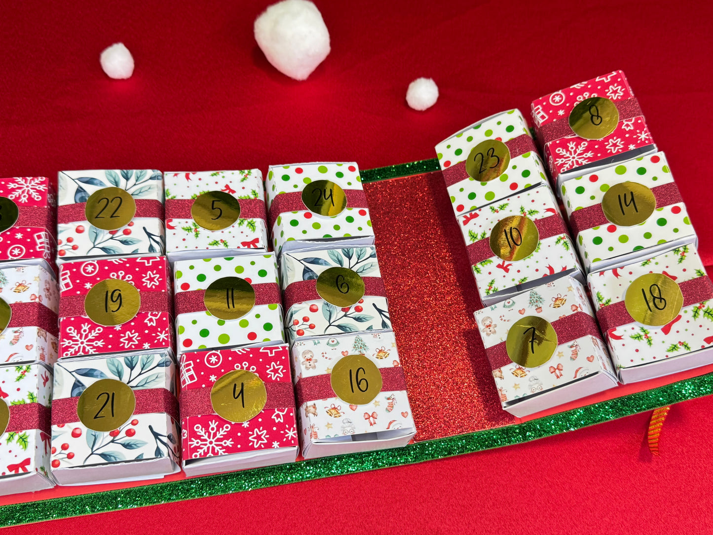 Calendario dell'avvento apertura a libro