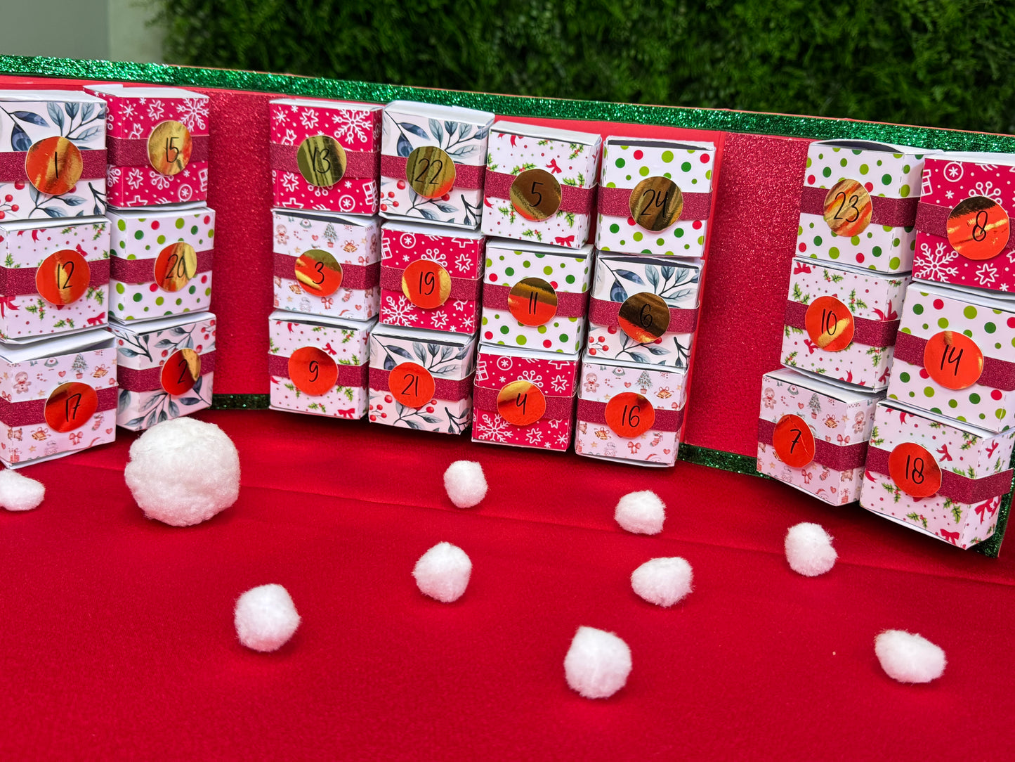 Calendario dell'avvento apertura a libro