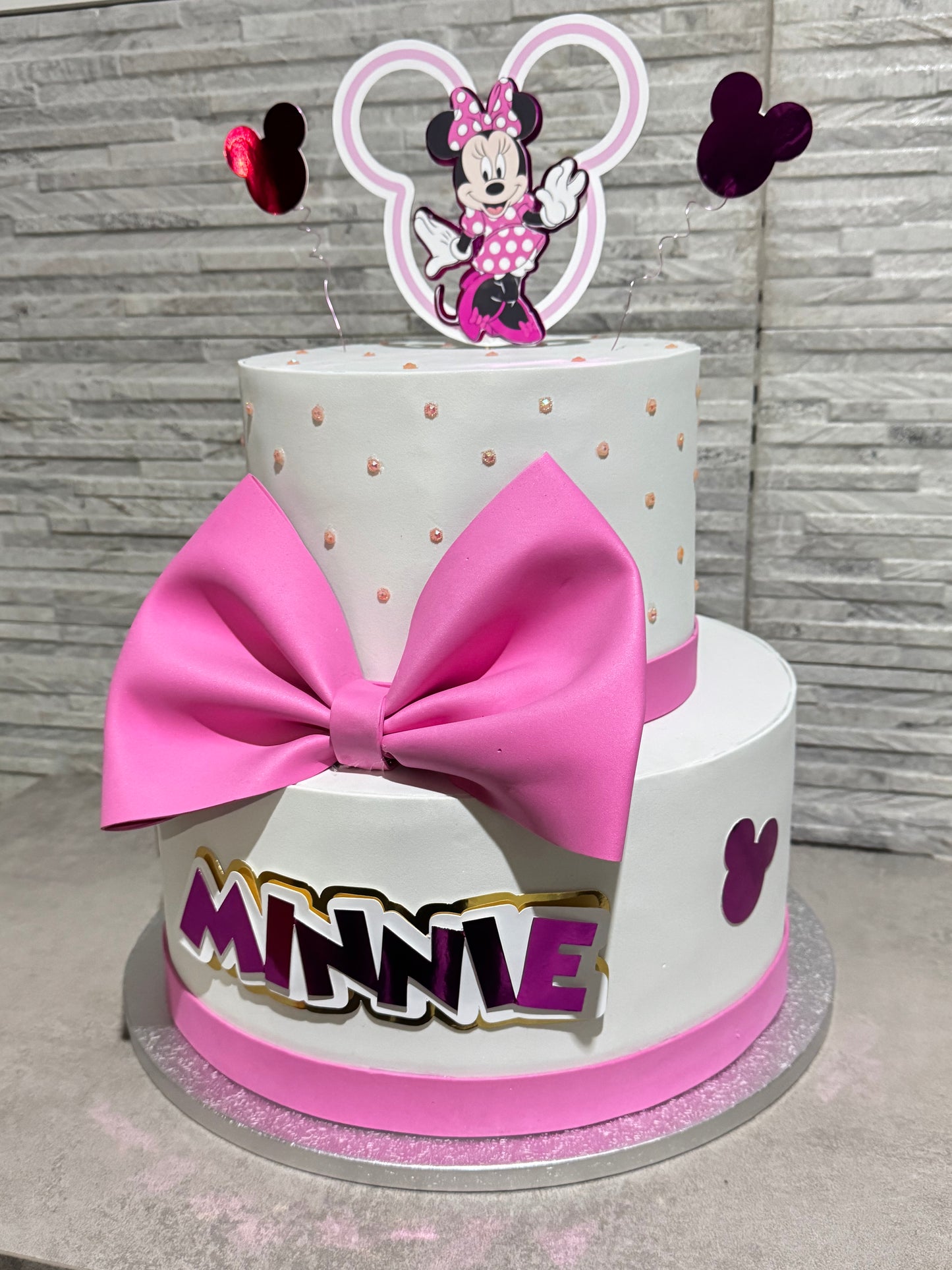 Torta scenografica Minnie fiocco